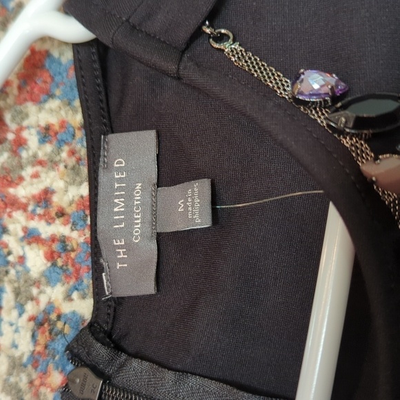 The Limited Collection Women's Black Sleeveless Peplum Top w/Necklace Size Med. - Picture 3 of 13